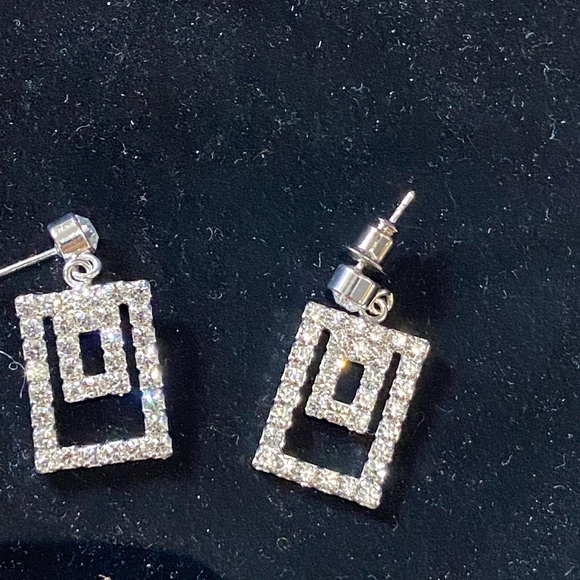 Beautiful earrings and bracelet - Picture 2 of 3